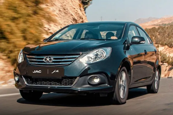 مقایسه بسترن b30 با جک j4
