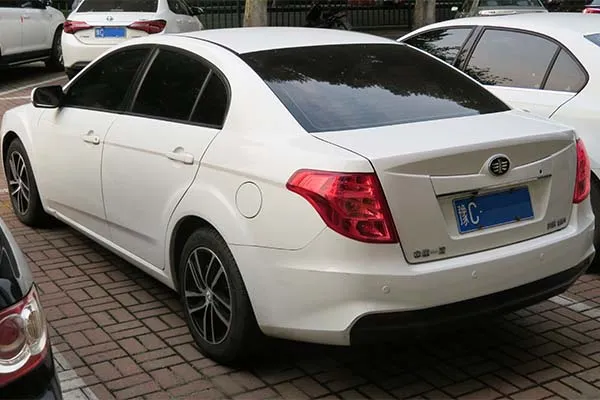 مقایسه ویژگی‌های ایمنی بسترن b50f با ام جی 550